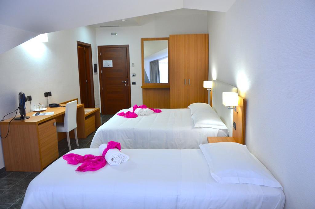 Vea Resort Hotel Mercato San Severino Camera foto
