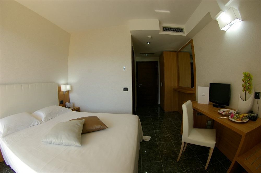 Vea Resort Hotel Mercato San Severino Esterno foto