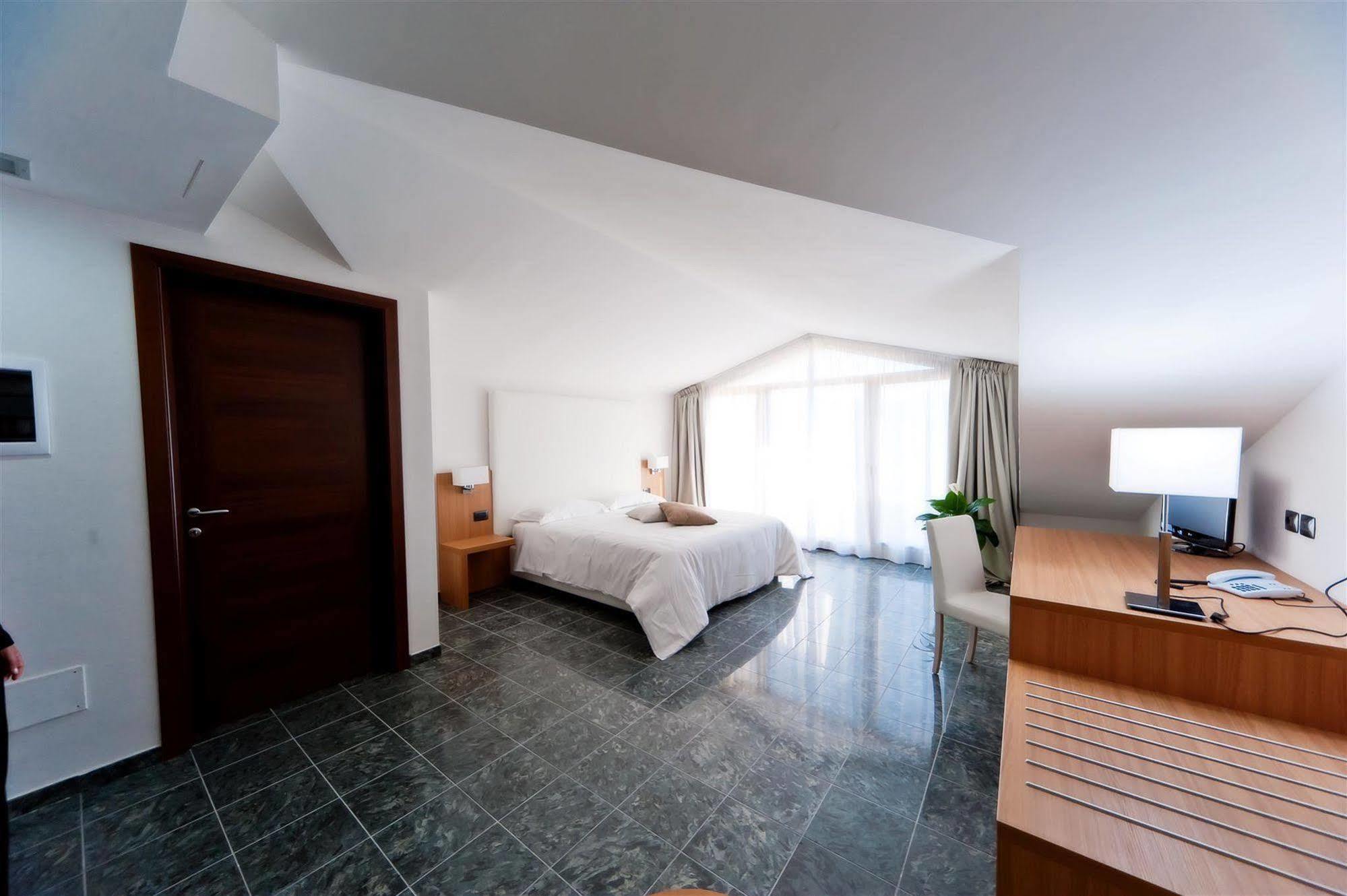 Vea Resort Hotel Mercato San Severino Esterno foto
